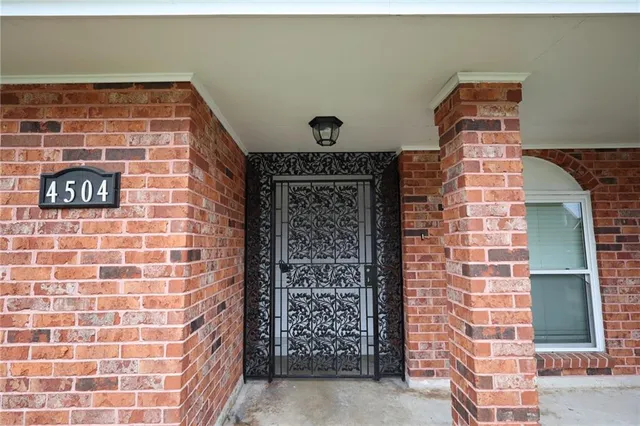 $2,300 | Undisclosed Address, Metairie, LA 70006