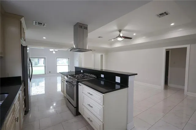 $2,300 | Undisclosed Address, Metairie, LA 70006