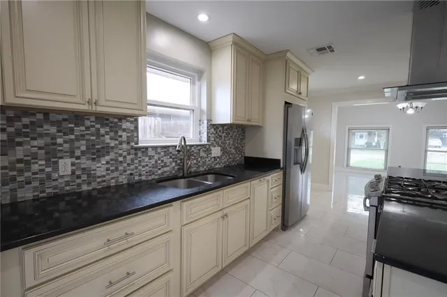 $2,300 | Undisclosed Address, Metairie, LA 70006