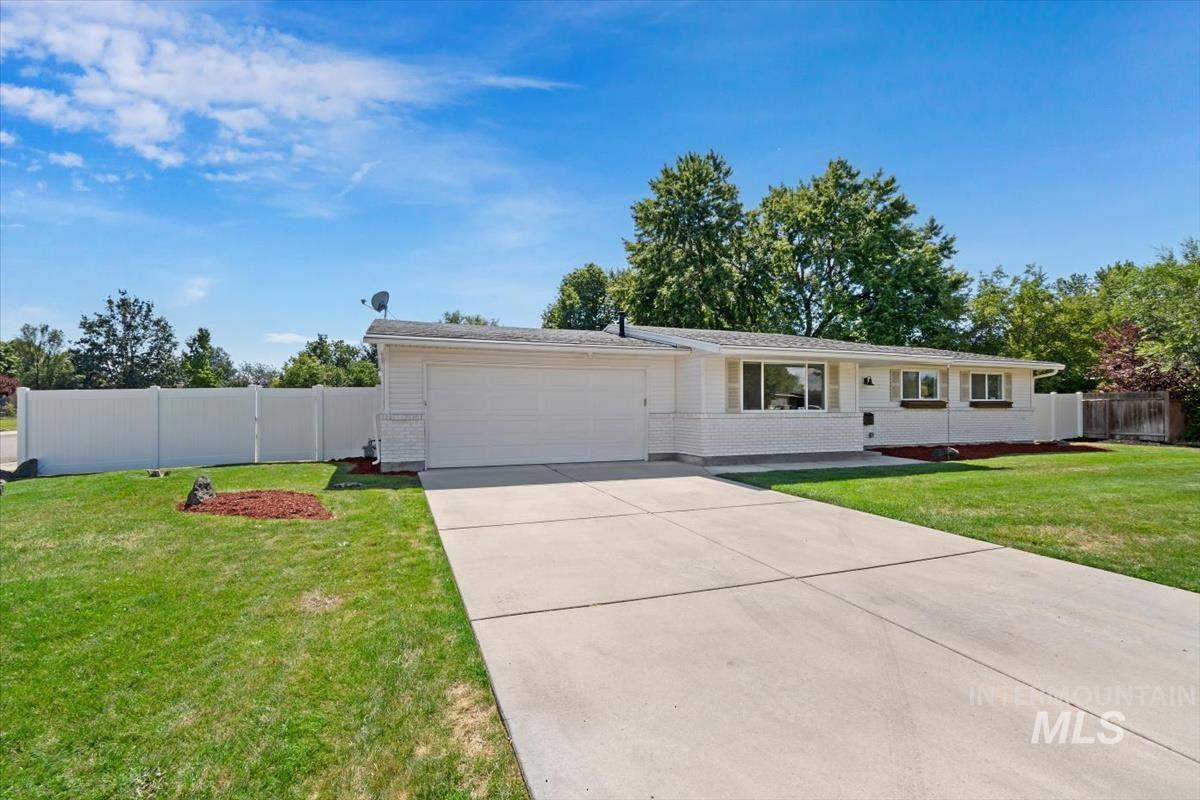 2217 North Middlefield Road Boise, ID 83704 - Photo 2 of 34 Single-story residence featuring a white brick and siding exterior