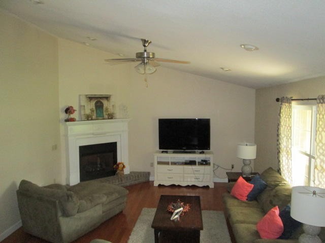 1557 Hillendale Road Crossville, TN 38572 - Photo 2 of 20 a living room with furniture flat screen tv and a fireplace