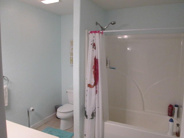1557 Hillendale Road Crossville, TN 38572 - Photo 9 of 20 a bathroom with a shower a toilet and a bathtub