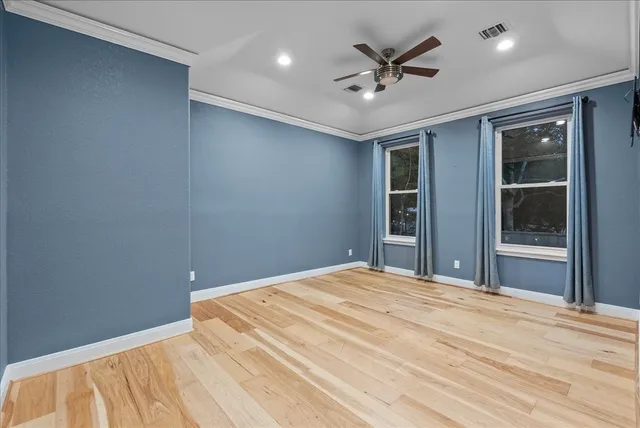 $878,400 | 713 Bayou Crest Drive, Dickinson, TX 77539