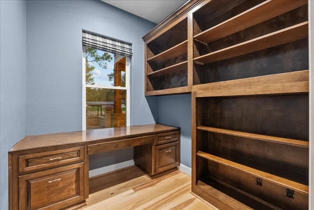 $878,400 | 713 Bayou Crest Drive, Dickinson, TX 77539