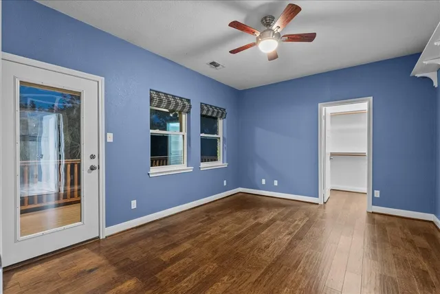 $878,400 | 713 Bayou Crest Drive, Dickinson, TX 77539