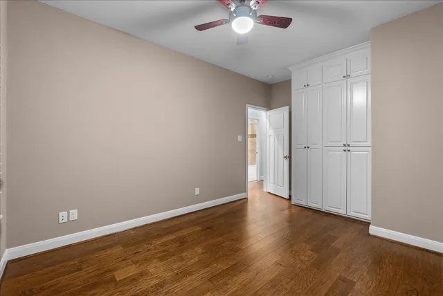 $878,400 | 713 Bayou Crest Drive, Dickinson, TX 77539