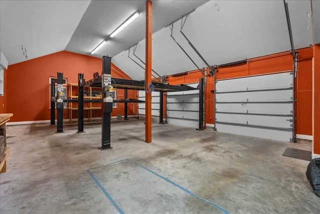 $878,400 | 713 Bayou Crest Drive, Dickinson, TX 77539