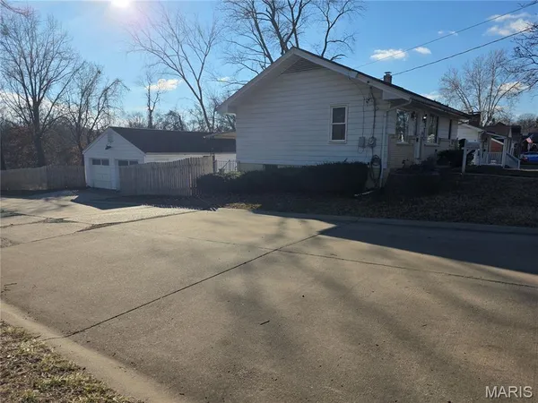 $1,425 | 8600 Engler Avenue, St. Louis, MO 63114