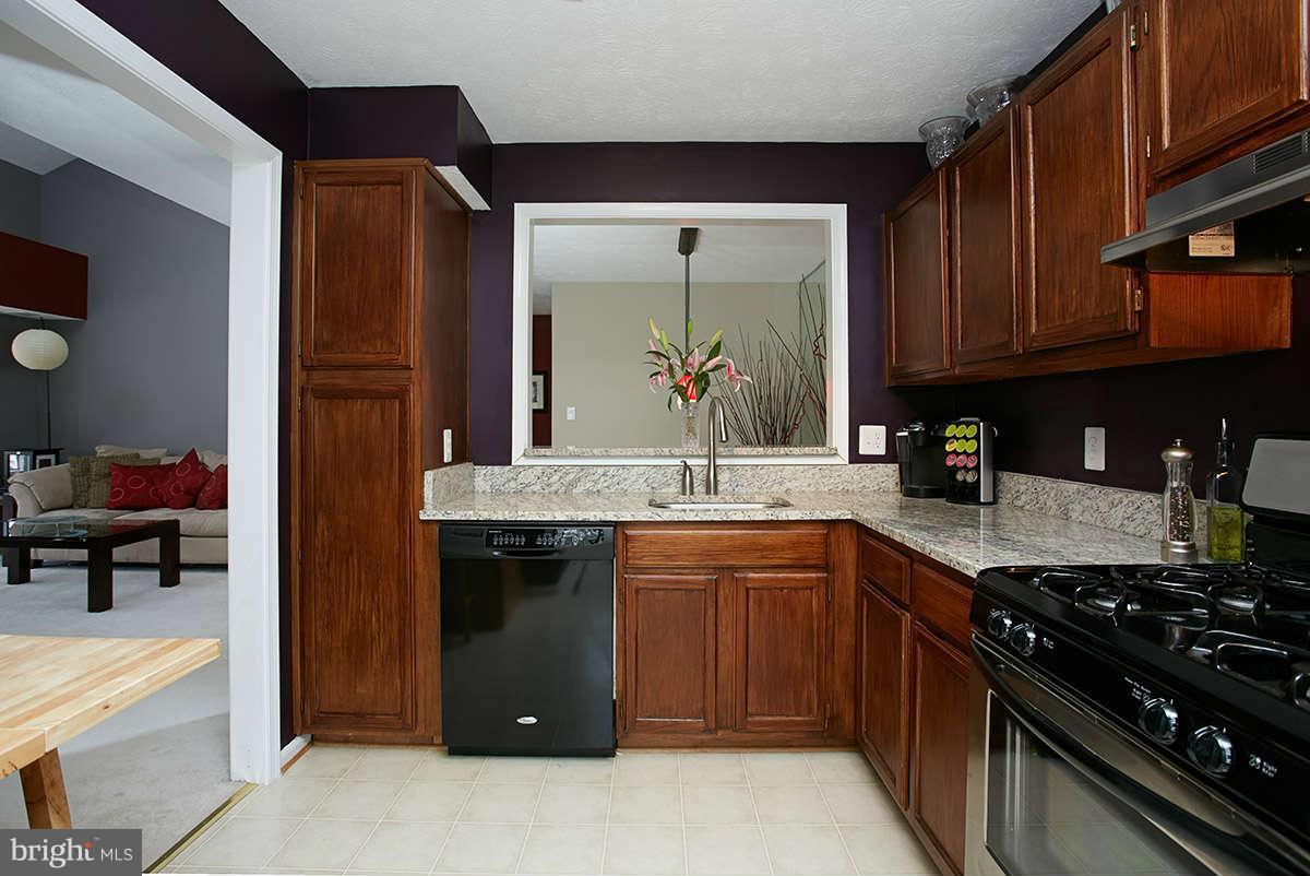 2203 Hunter's Run Drive, Unit 2203 Reston, VA 20191 - Photo 11 of 27 Kitchen