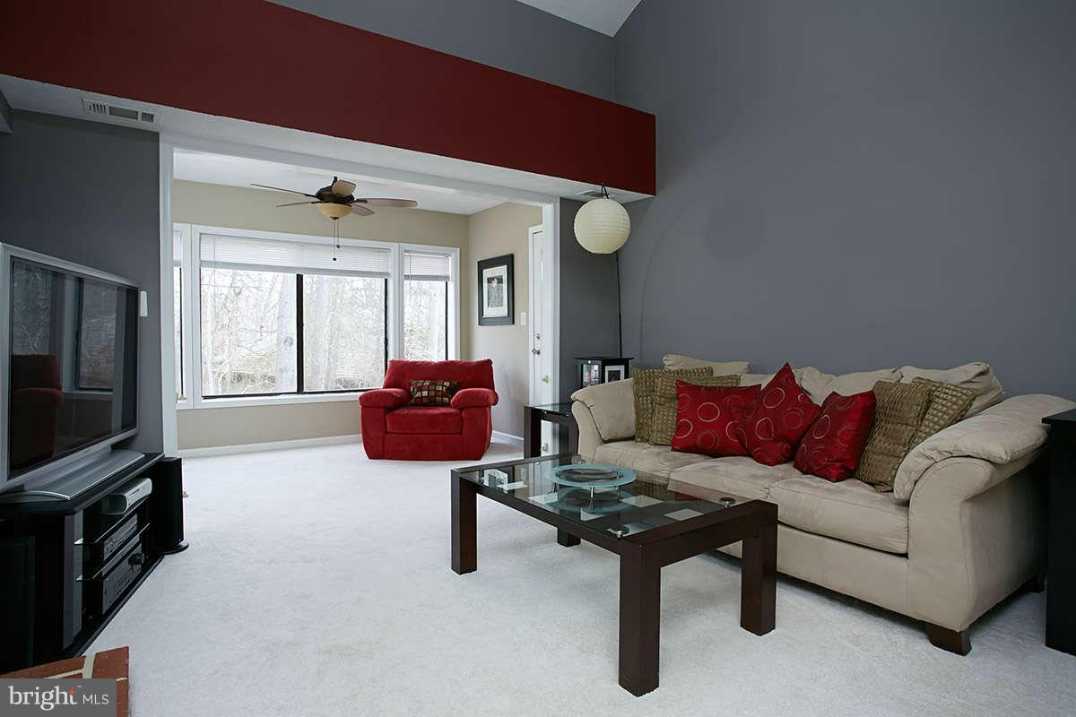 2203 Hunter's Run Drive, Unit 2203 Reston, VA 20191 - Photo 12 of 27 Living Room