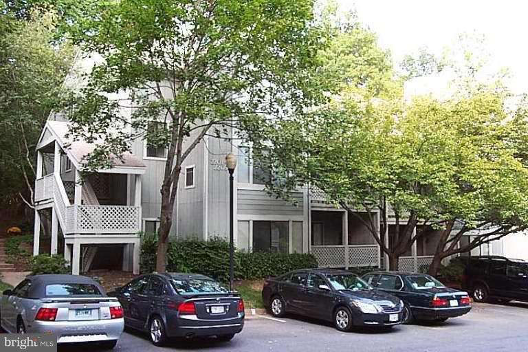 2203 Hunter's Run Drive, Unit 2203 Reston, VA 20191 - Photo 26 of 27 Exterior (Main)