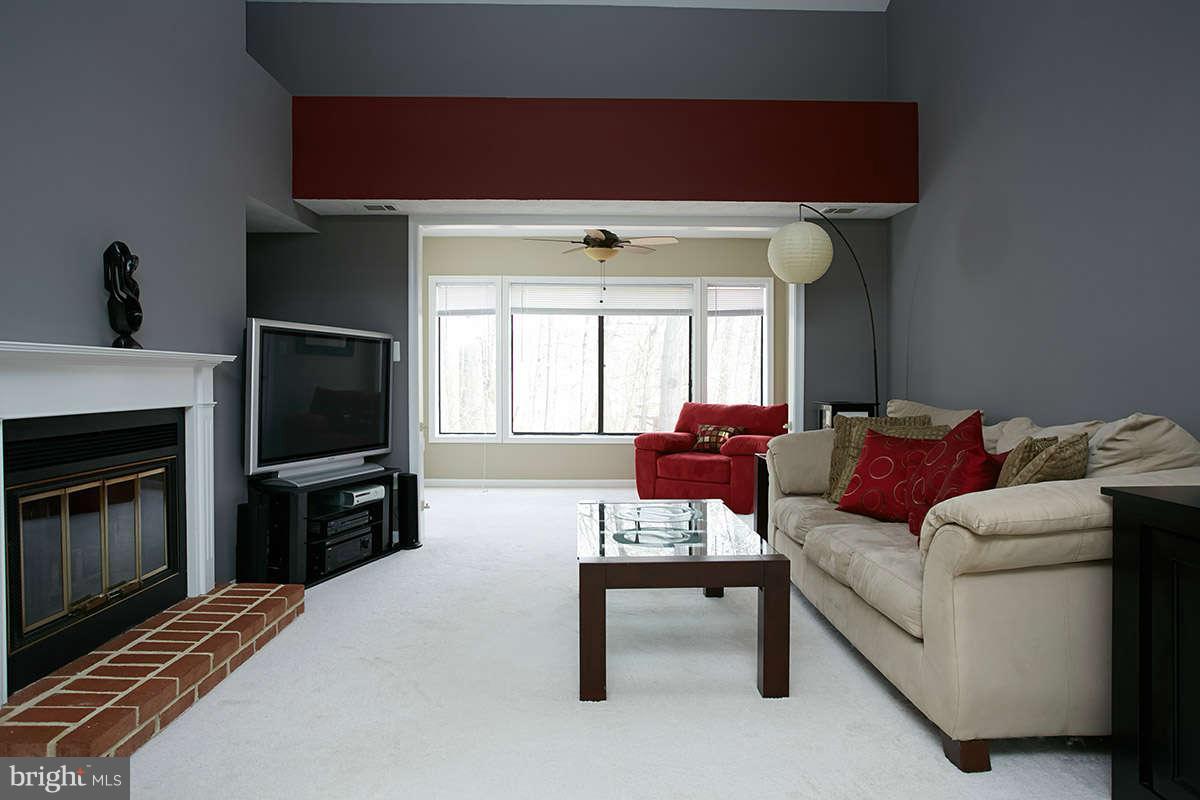2203 Hunter's Run Drive, Unit 2203 Reston, VA 20191 - Photo 8 of 27 Living Room