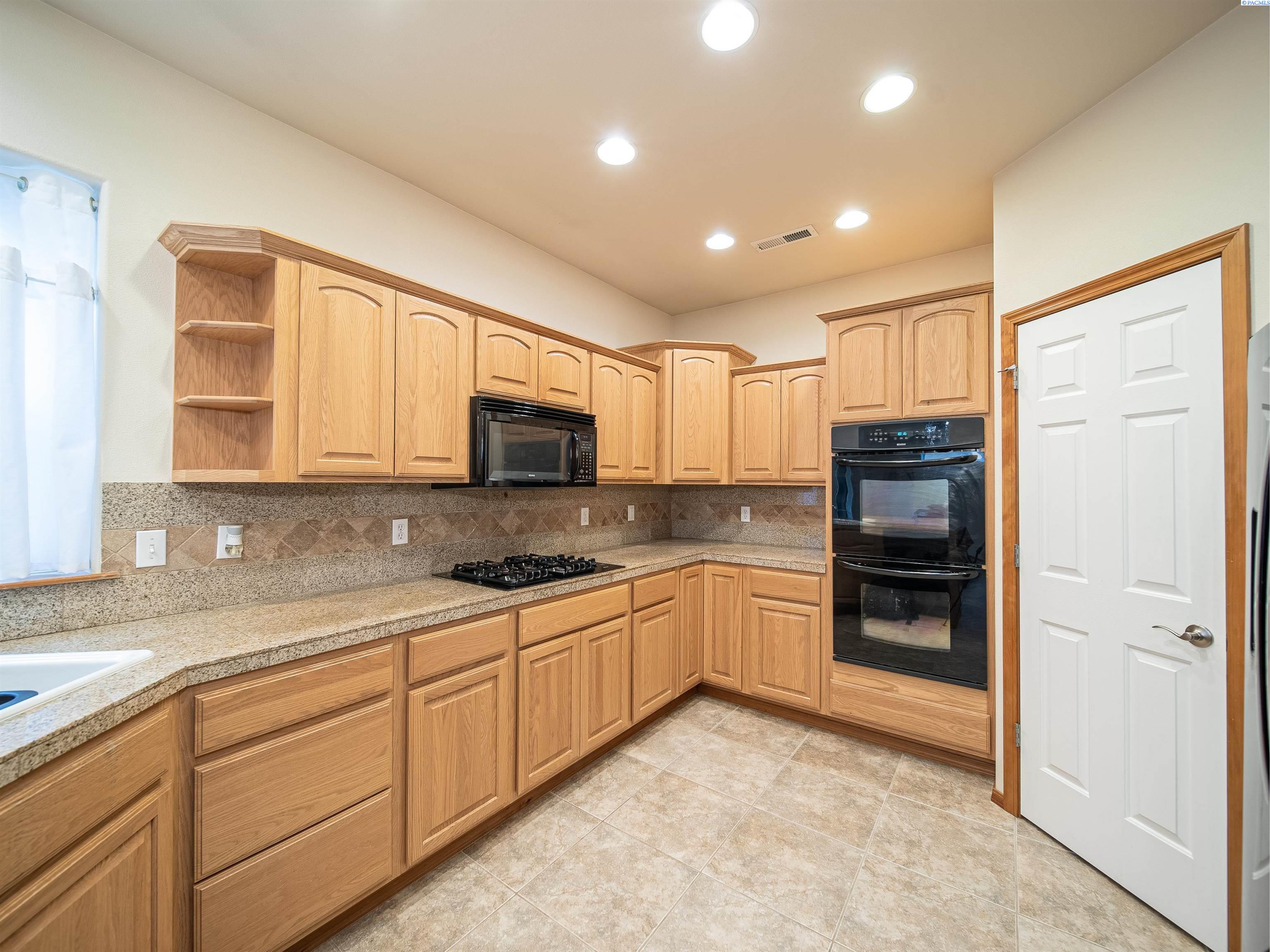 143 Keene Road Richland, WA 99352 - Photo 4 of 34 Gallery Image 4