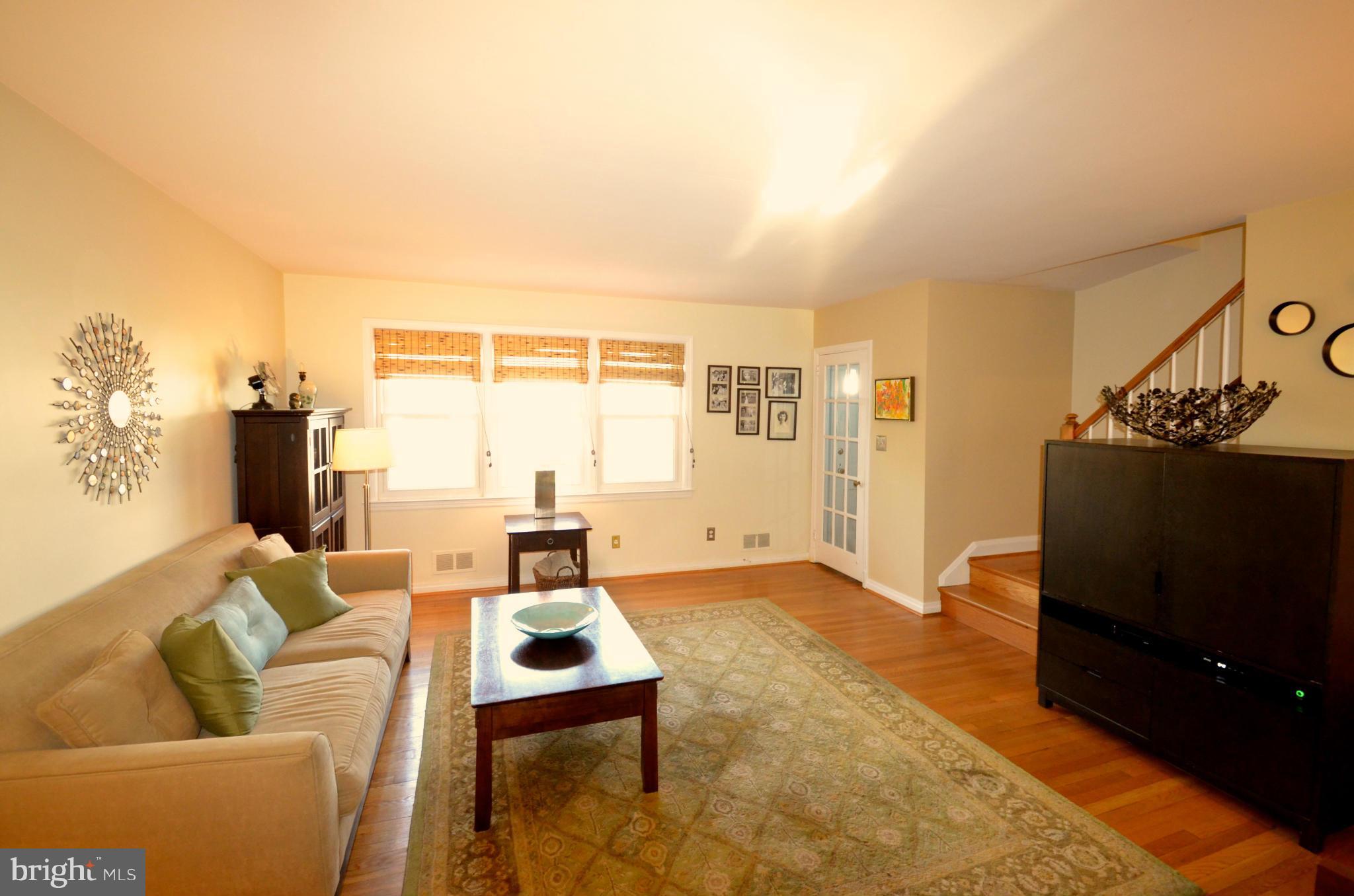 1825 Loch Shiel Road Baltimore, MD 21286 - Photo 2 of 19 Living room