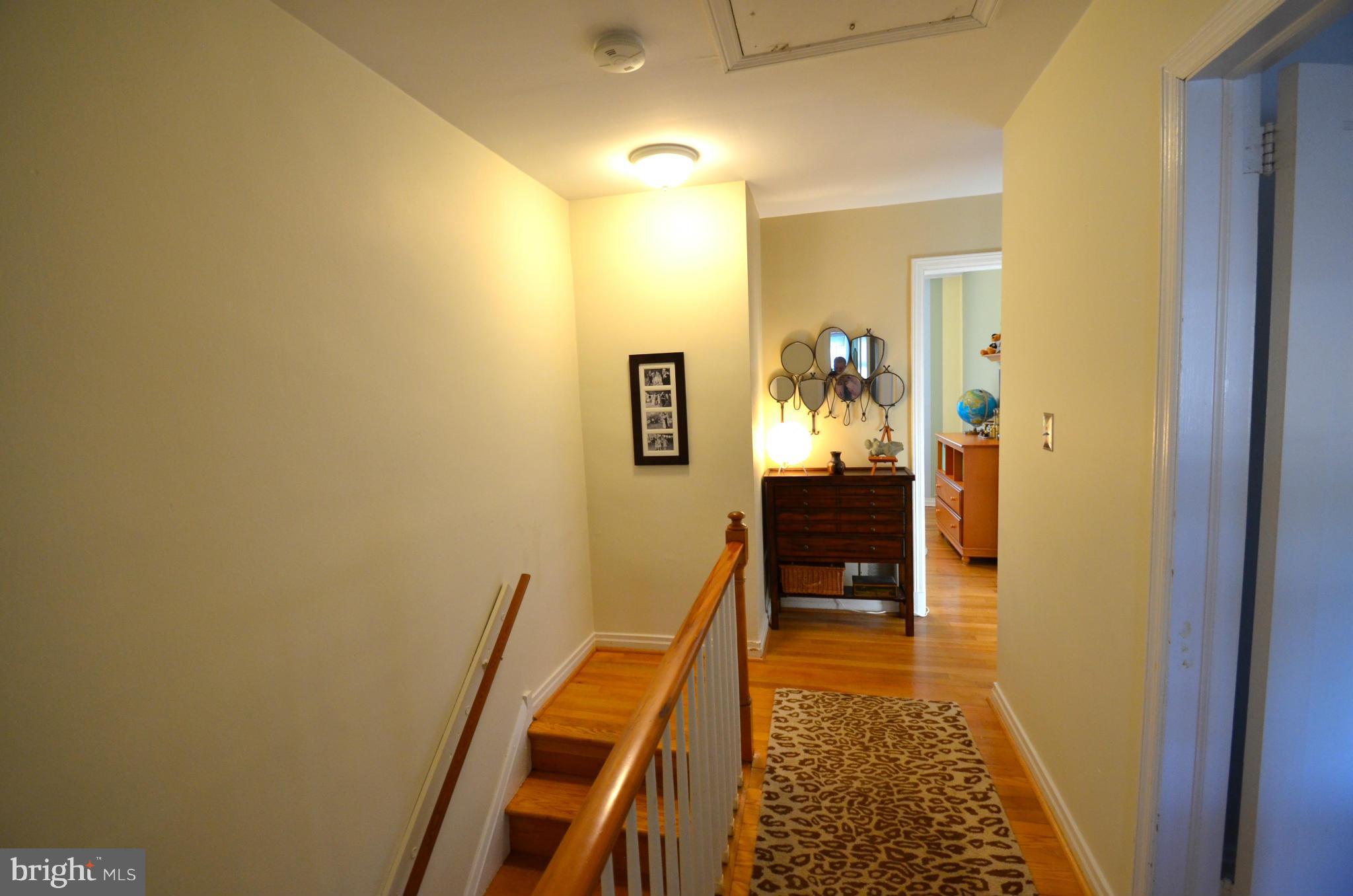 1825 Loch Shiel Road Baltimore, MD 21286 - Photo 17 of 19 Upper 1 hallway