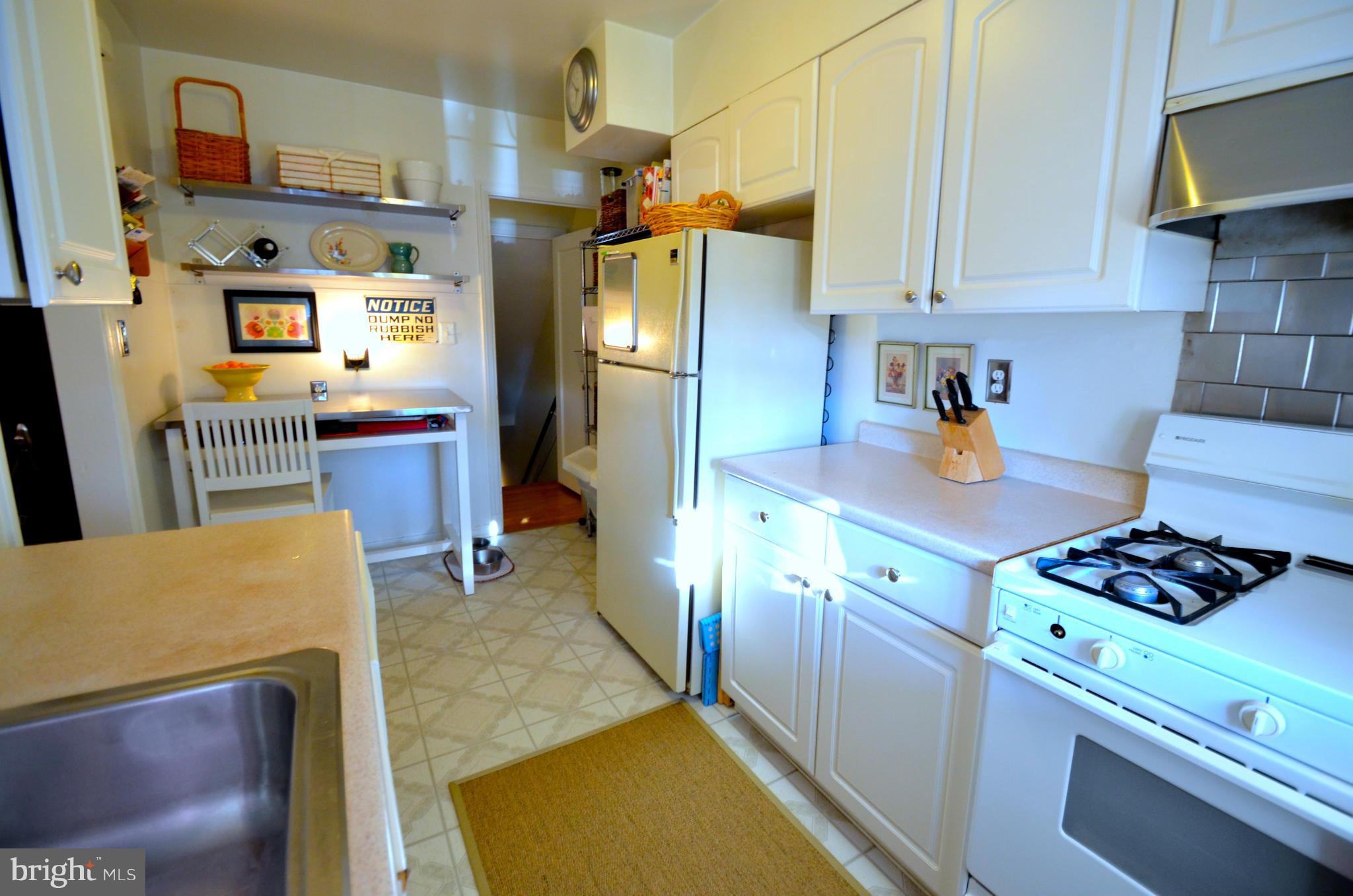 1825 Loch Shiel Road Baltimore, MD 21286 - Photo 6 of 19 Kitchen