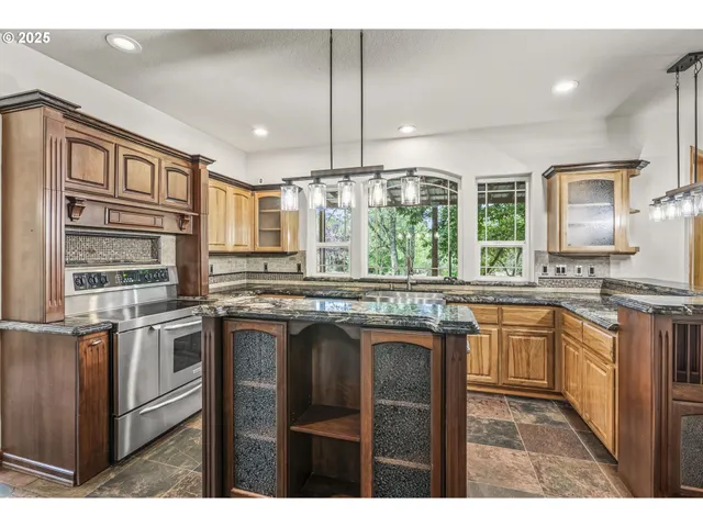 $899,000 | 144 Owl Creek Road, Kelso, WA 98626