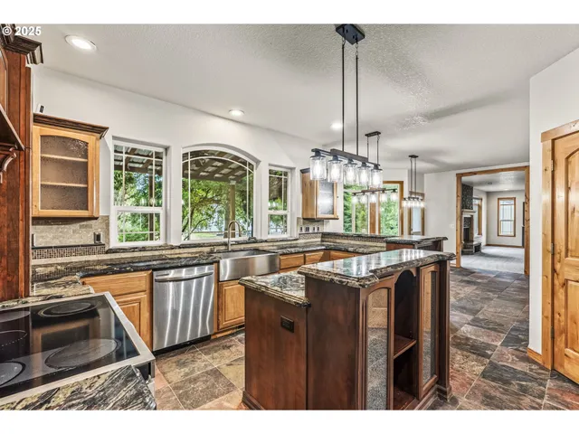 $899,000 | 144 Owl Creek Road, Kelso, WA 98626