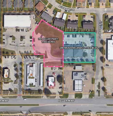 a view of a golf course with green space