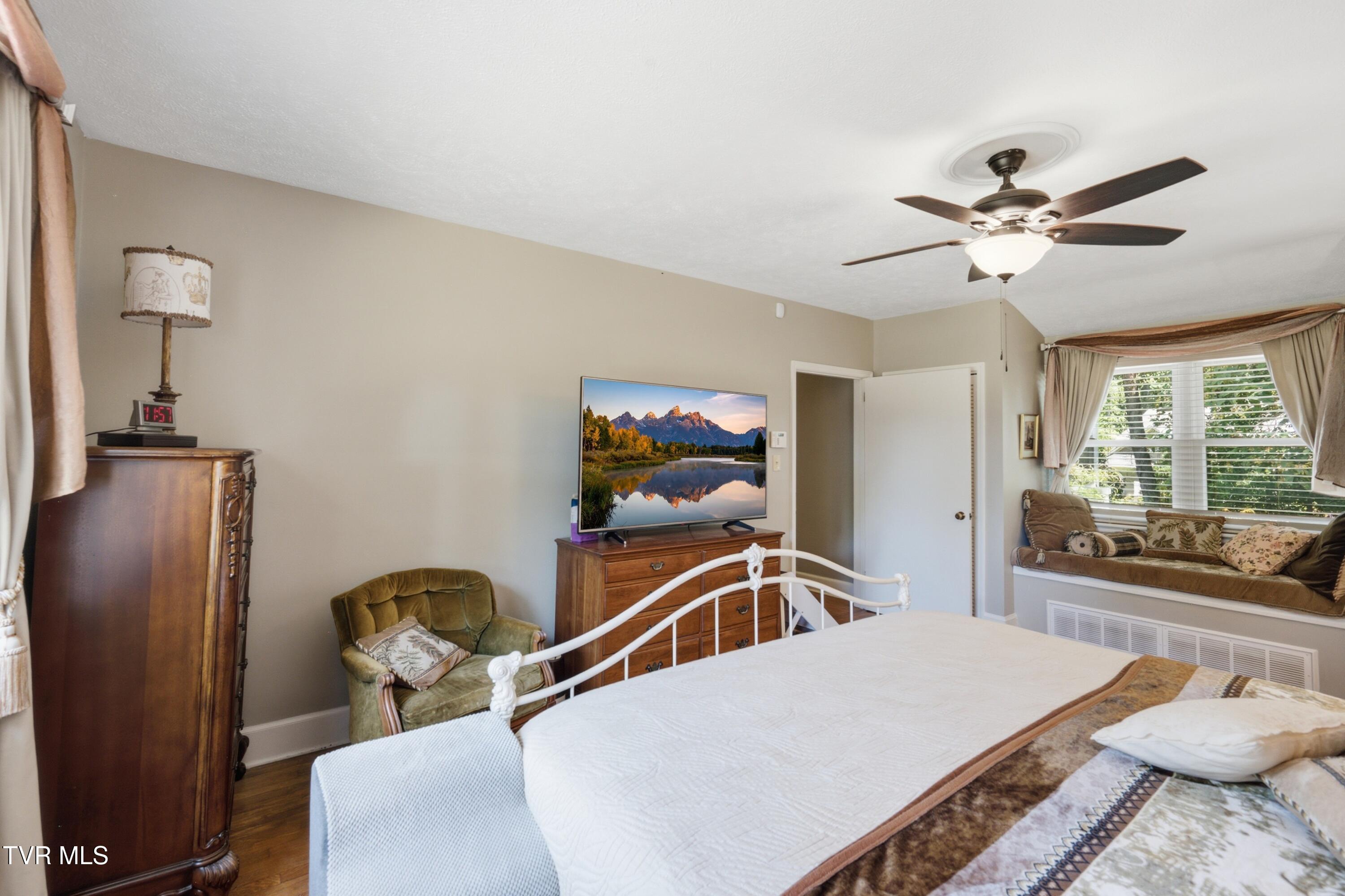 545 Green Hill Road Bristol, VA 24201 - Photo 36 of 60 DSC_0543