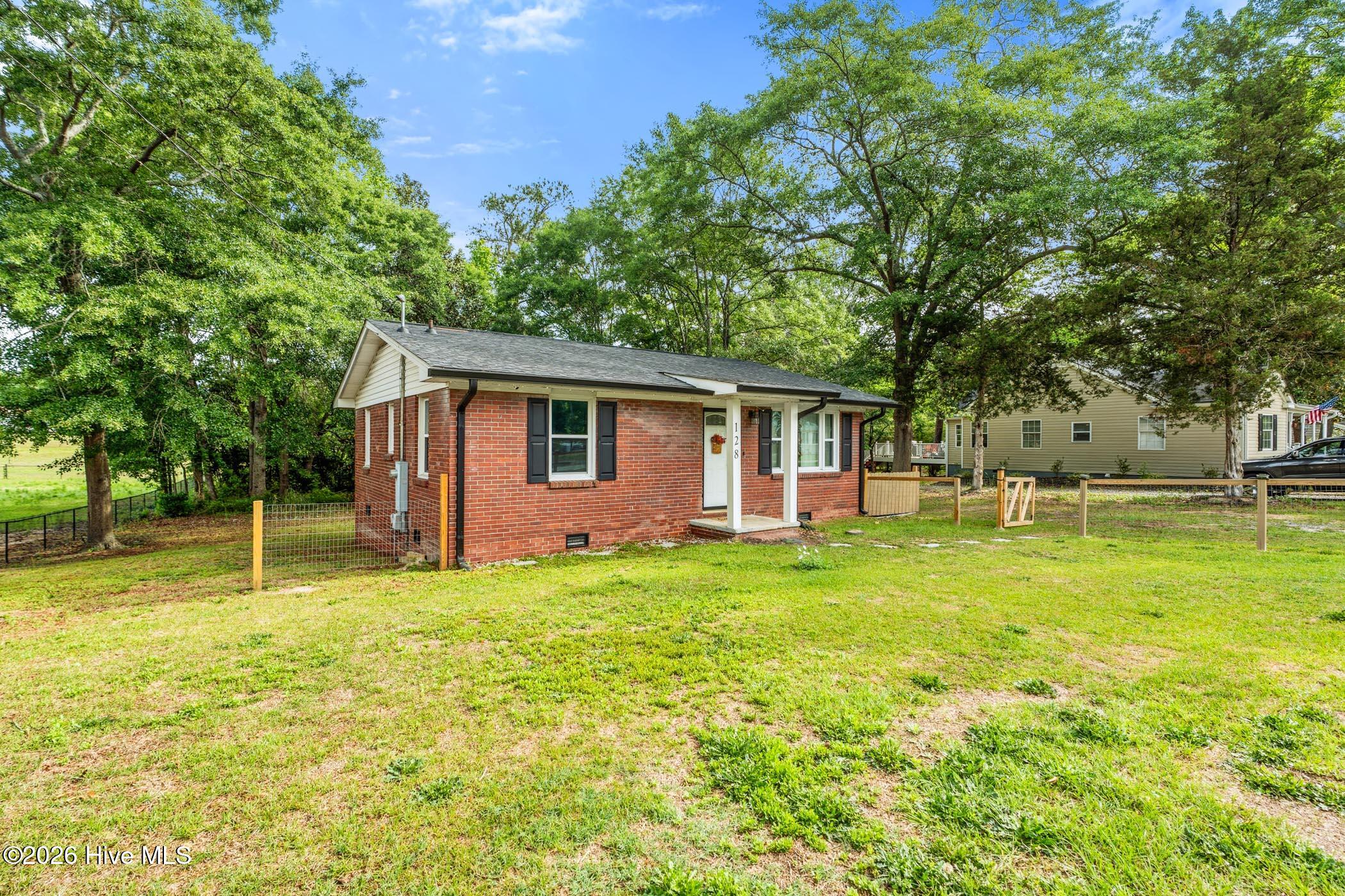 128 Parker Street Rockingham, NC 28379 - Photo 2 of 26 A7403461