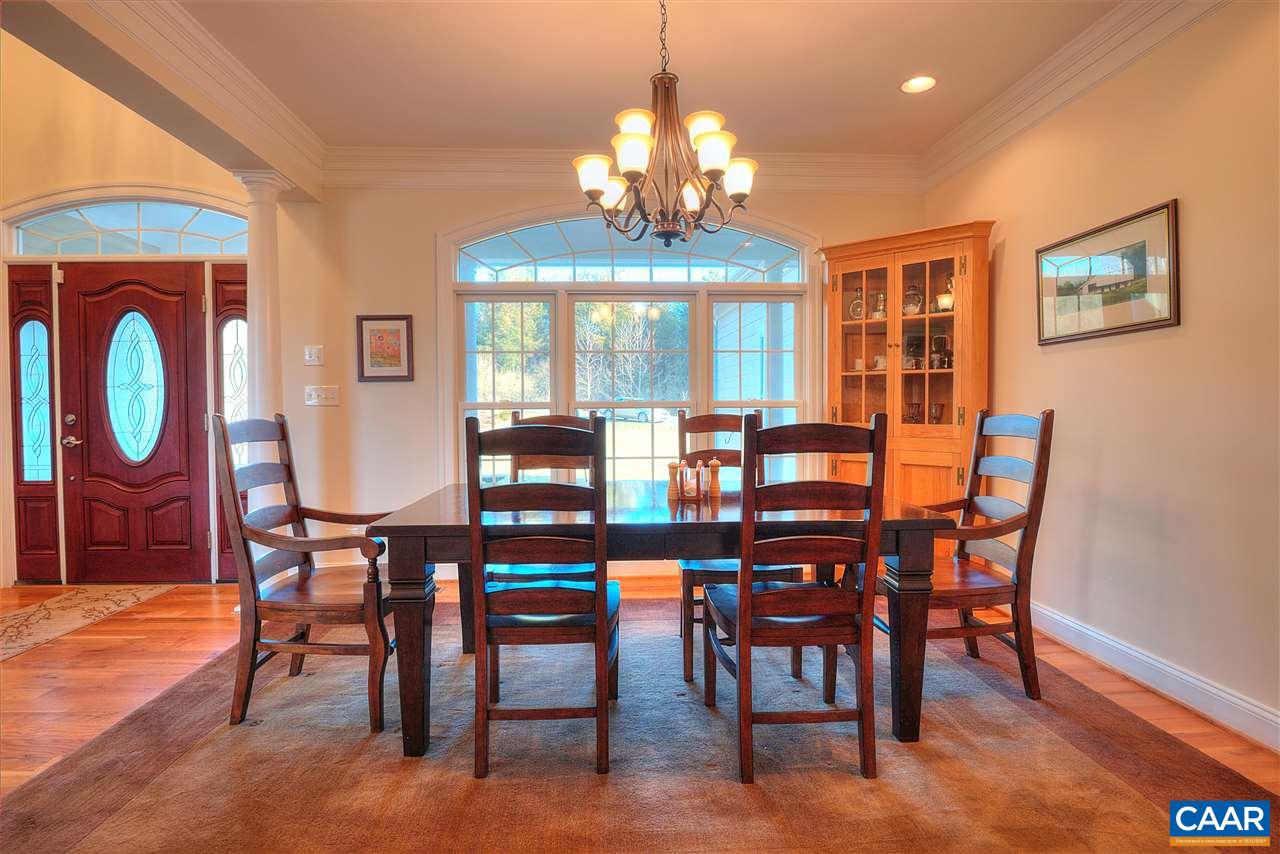 112 Creekside Court Ruckersville, VA 22968 - Photo 5 of 48 a dining room with furniture and window