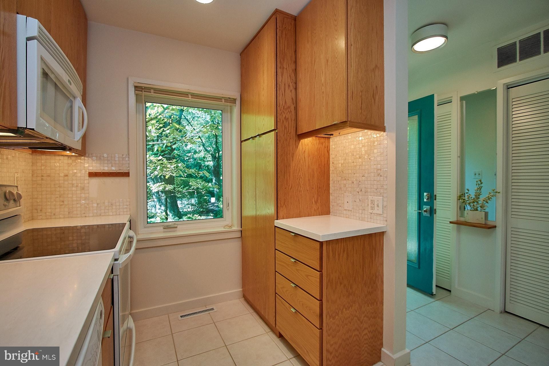 11444 Orchard Lane Reston, VA 20190 - Photo 7 of 30 a bathroom with a tub sink and mirror
