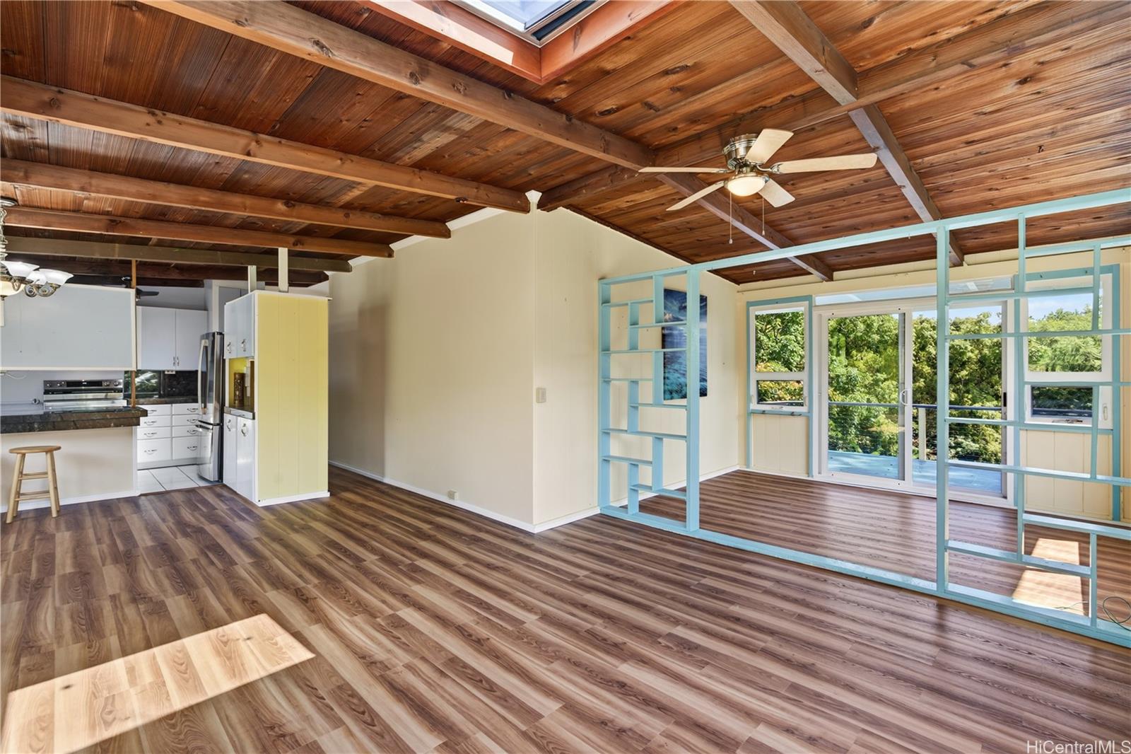 47-337 Mahakea Road Kaneohe, HI 96744 - Photo 6 of 25 Front door entry leads to the main living areas and the lanai.