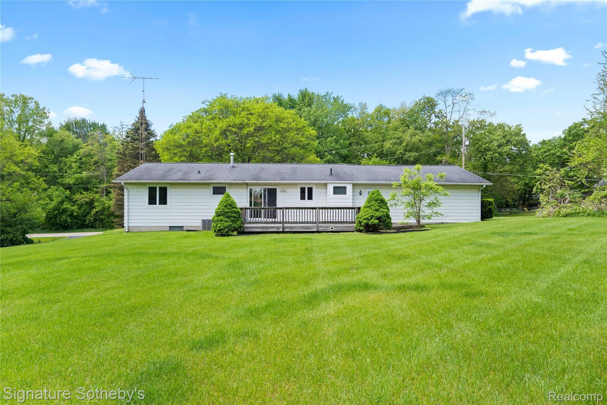 9241 White Lake Road Fenton, MI 48430 - Photo 27 of 27 Back of house