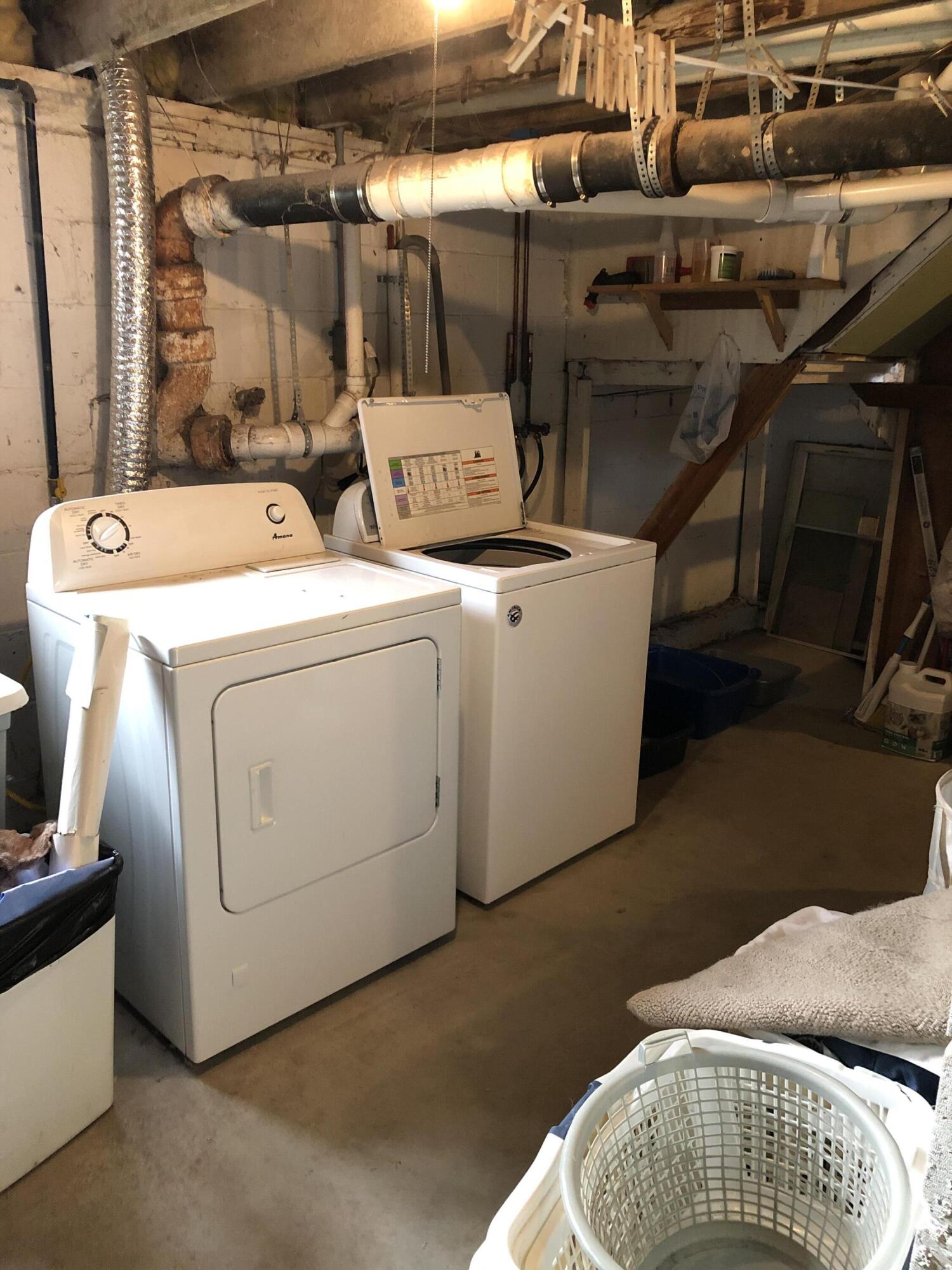 211 4th St Spring Lake Spring Lake, MI 49456 - Photo 17 of 20 Laundry