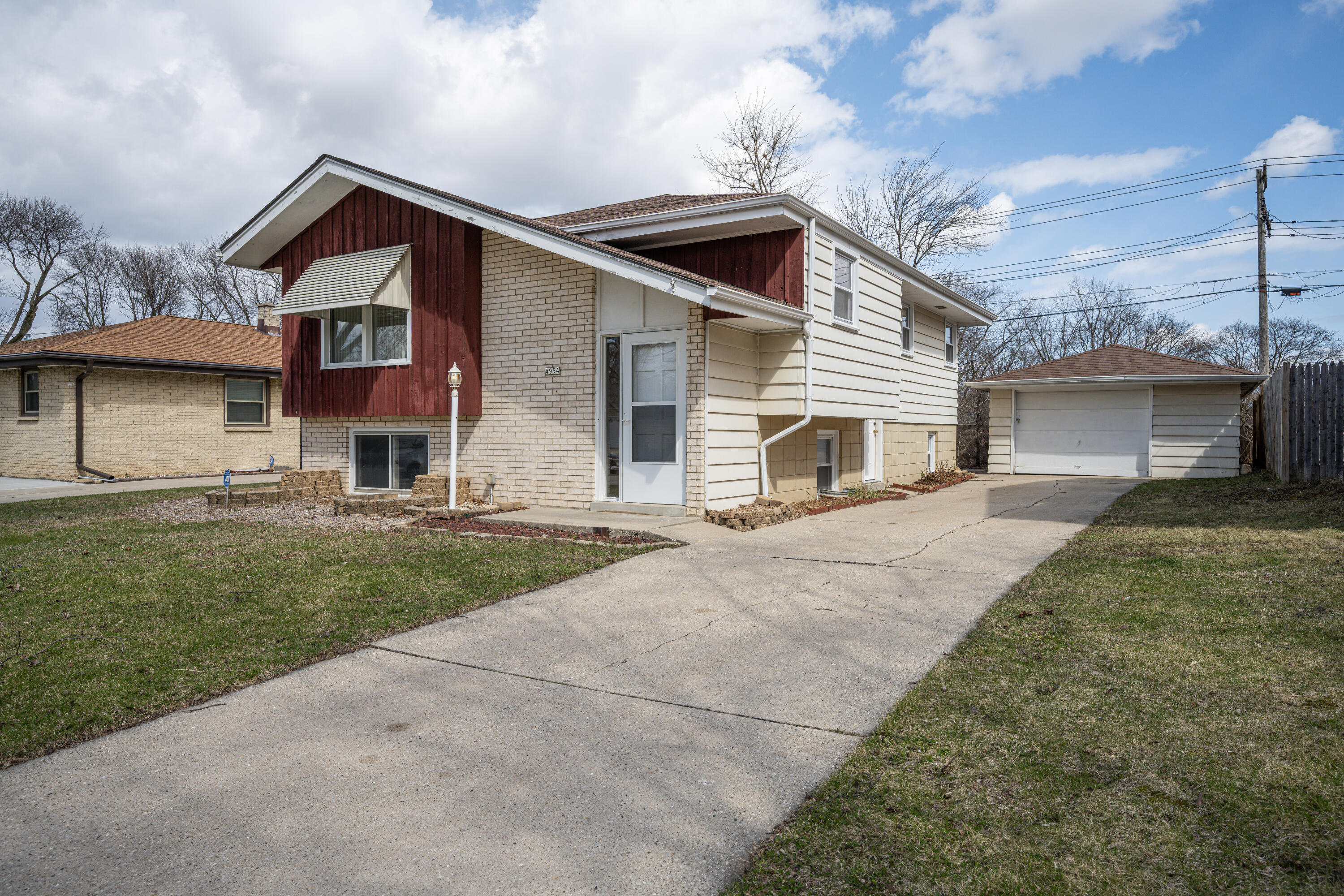 4954 North 85th Street Milwaukee, WI 53225 - Photo 1 of 27 W Maple-20
