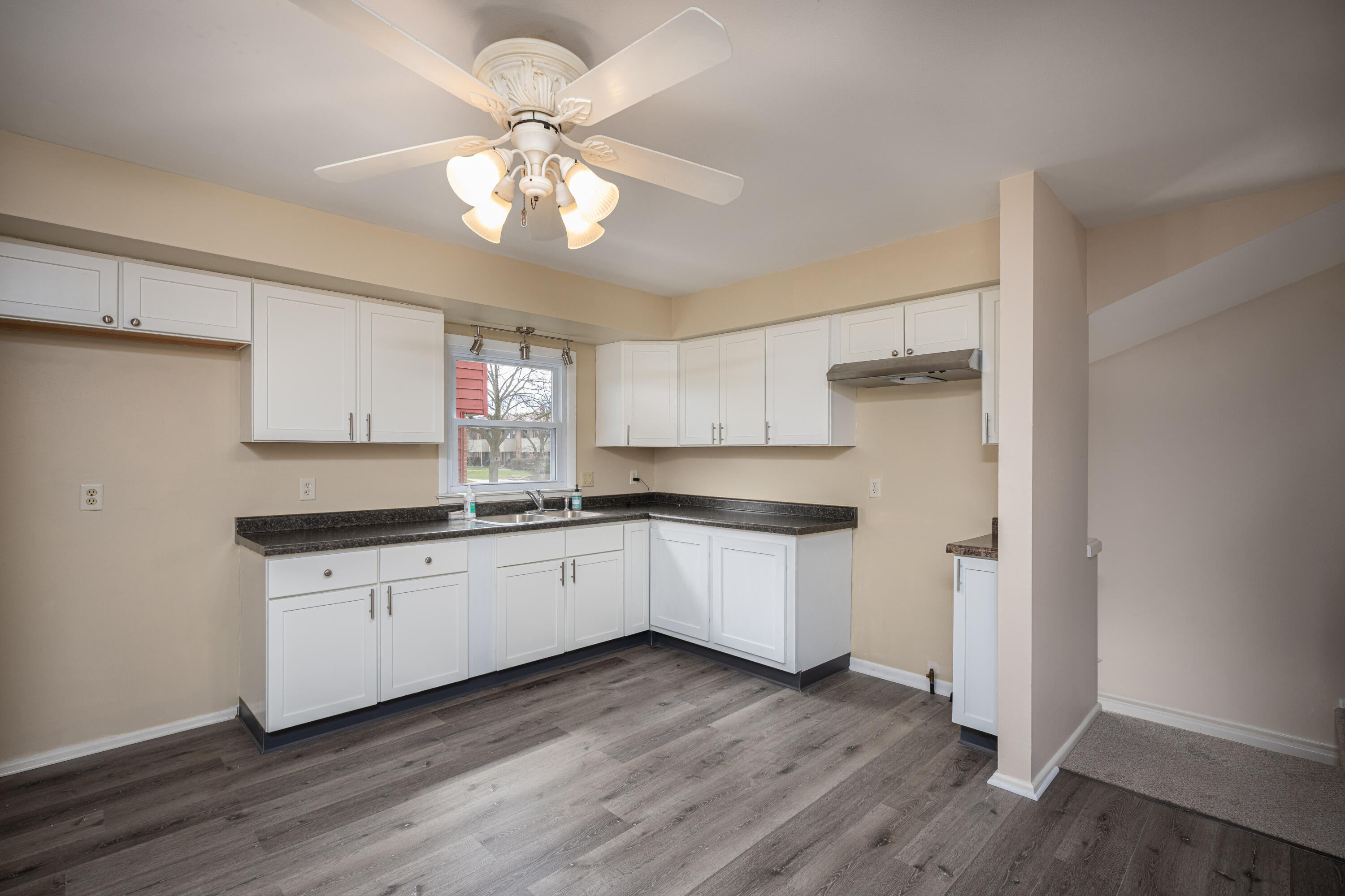 4954 North 85th Street Milwaukee, WI 53225 - Photo 9 of 27 W Maple-6