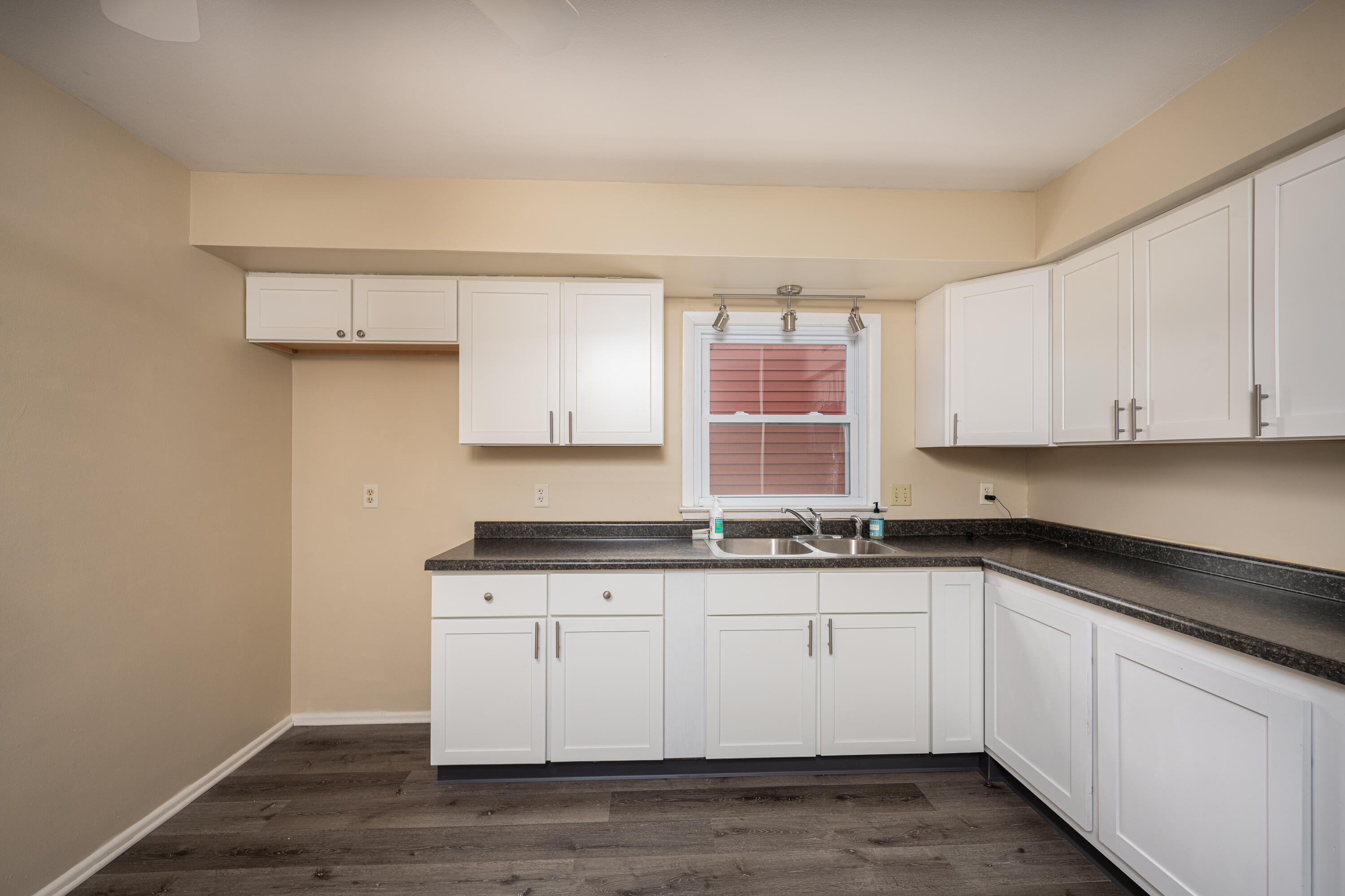 4954 North 85th Street Milwaukee, WI 53225 - Photo 10 of 27 W Maple-9