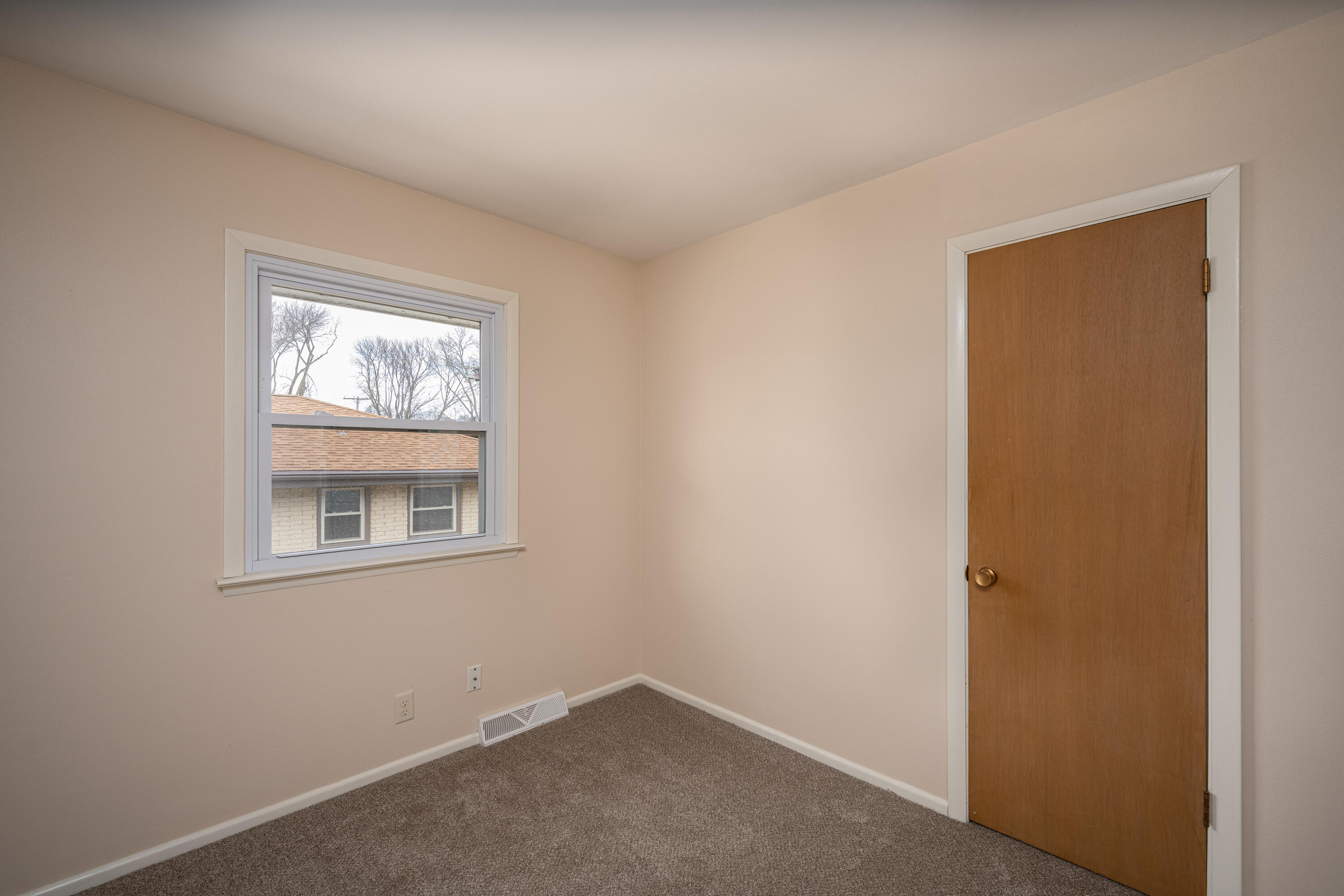 4954 North 85th Street Milwaukee, WI 53225 - Photo 13 of 27 W Maple-10