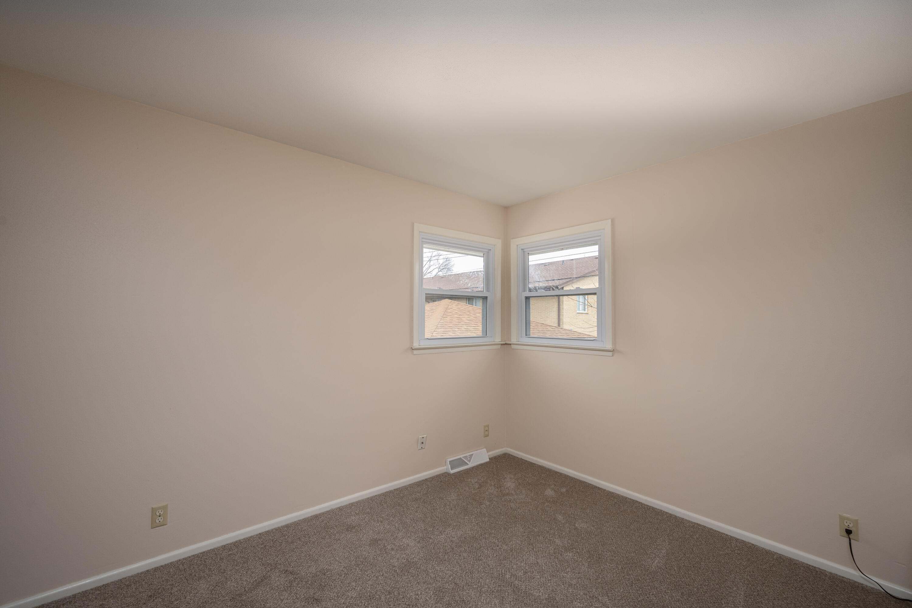 4954 North 85th Street Milwaukee, WI 53225 - Photo 14 of 27 W Maple-11