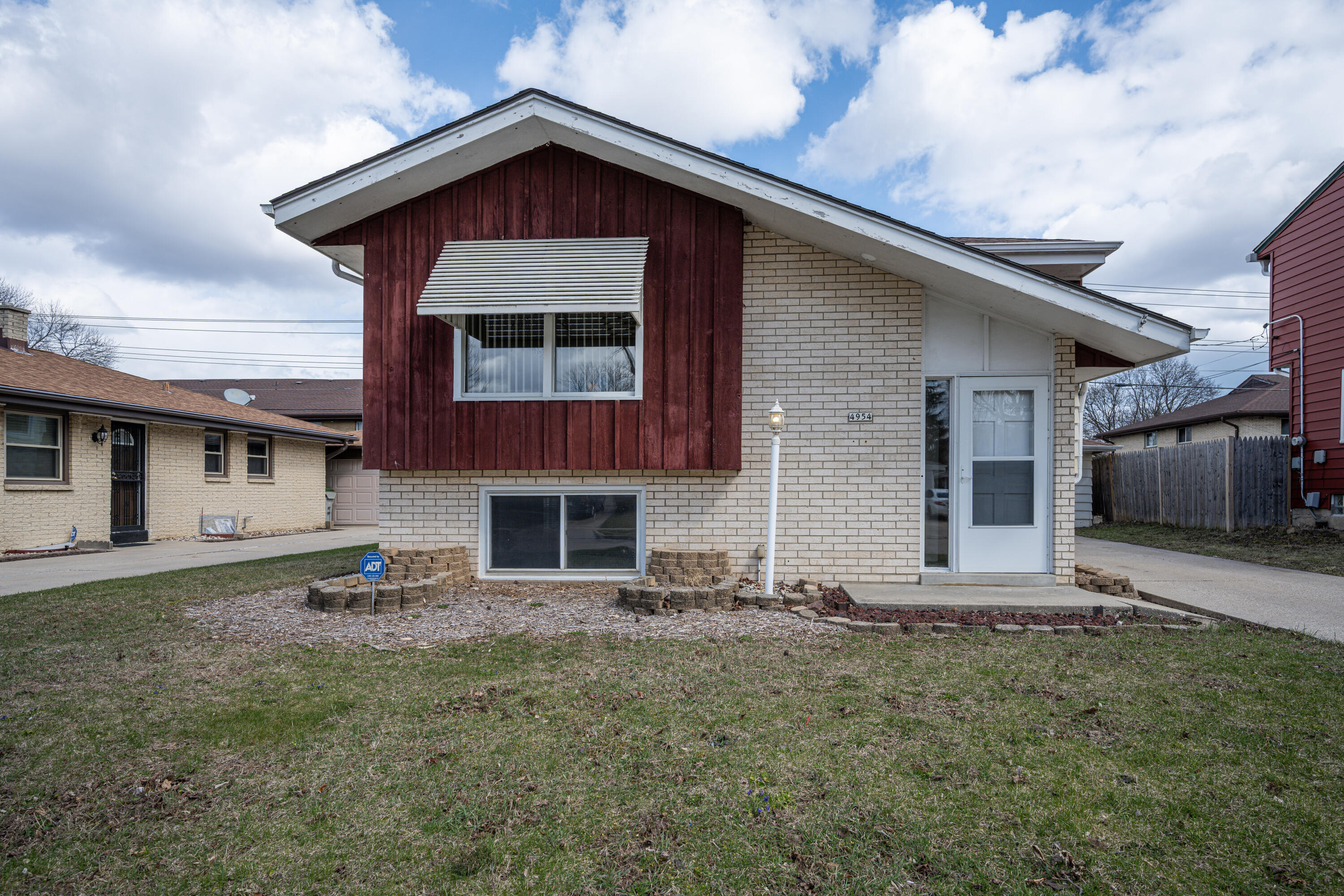 4954 North 85th Street Milwaukee, WI 53225 - Photo 2 of 27 W Maple-19