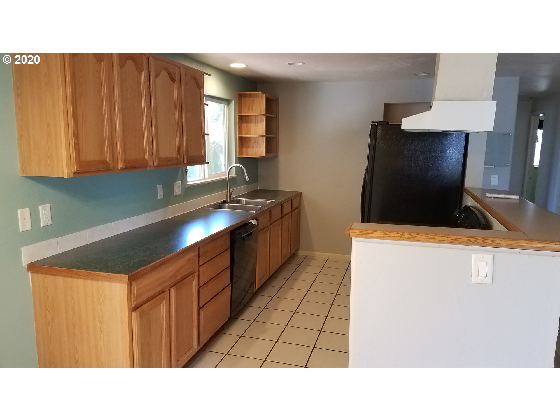 408 34th Street Springfield, OR 97478 - Photo 3 of 8