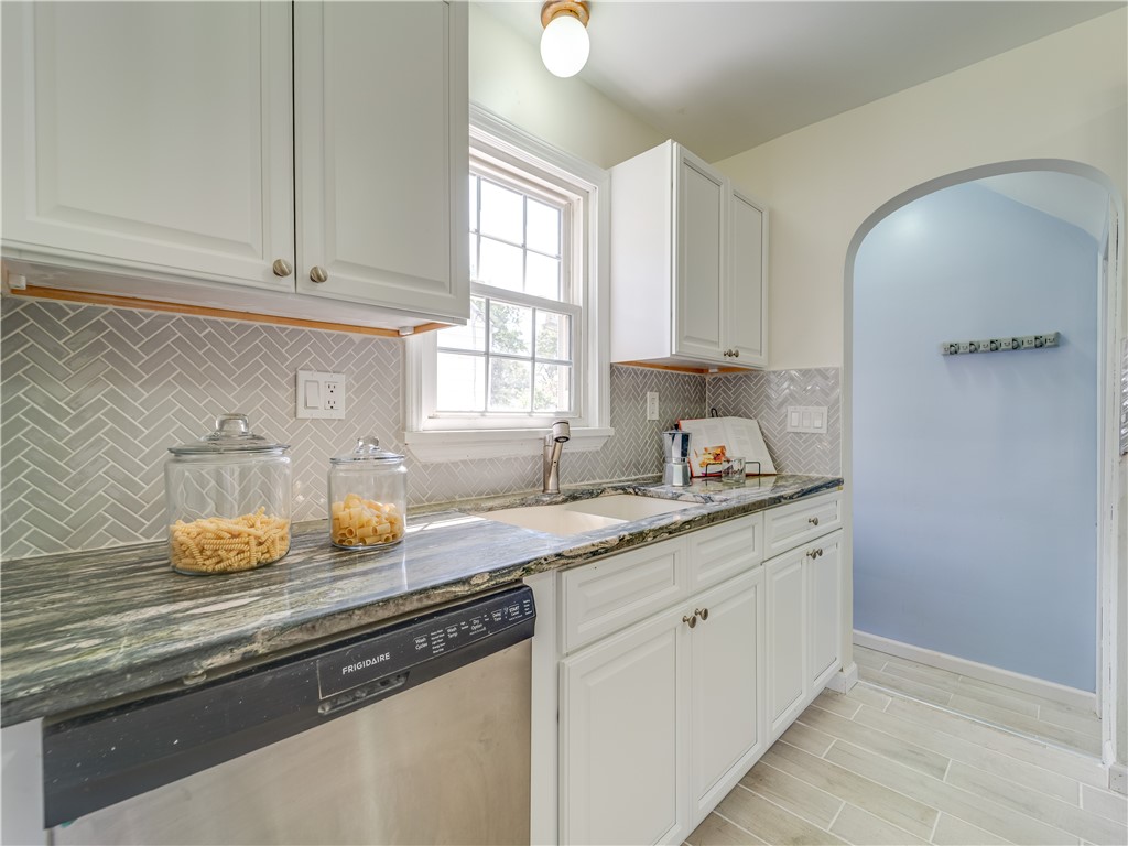 183 Hager Road Greece, NY 14616 - Photo 14 of 44