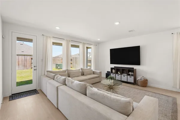 $2,100 | 28918 Grazing Plns Lane, Hockley, TX 77447