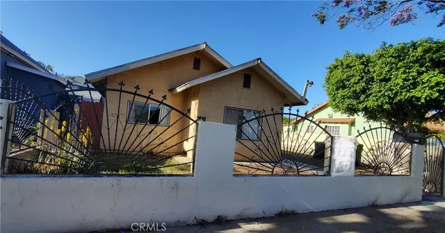 $1,590,000 | 1003 West Myrtle Street, Santa Ana, CA 92703