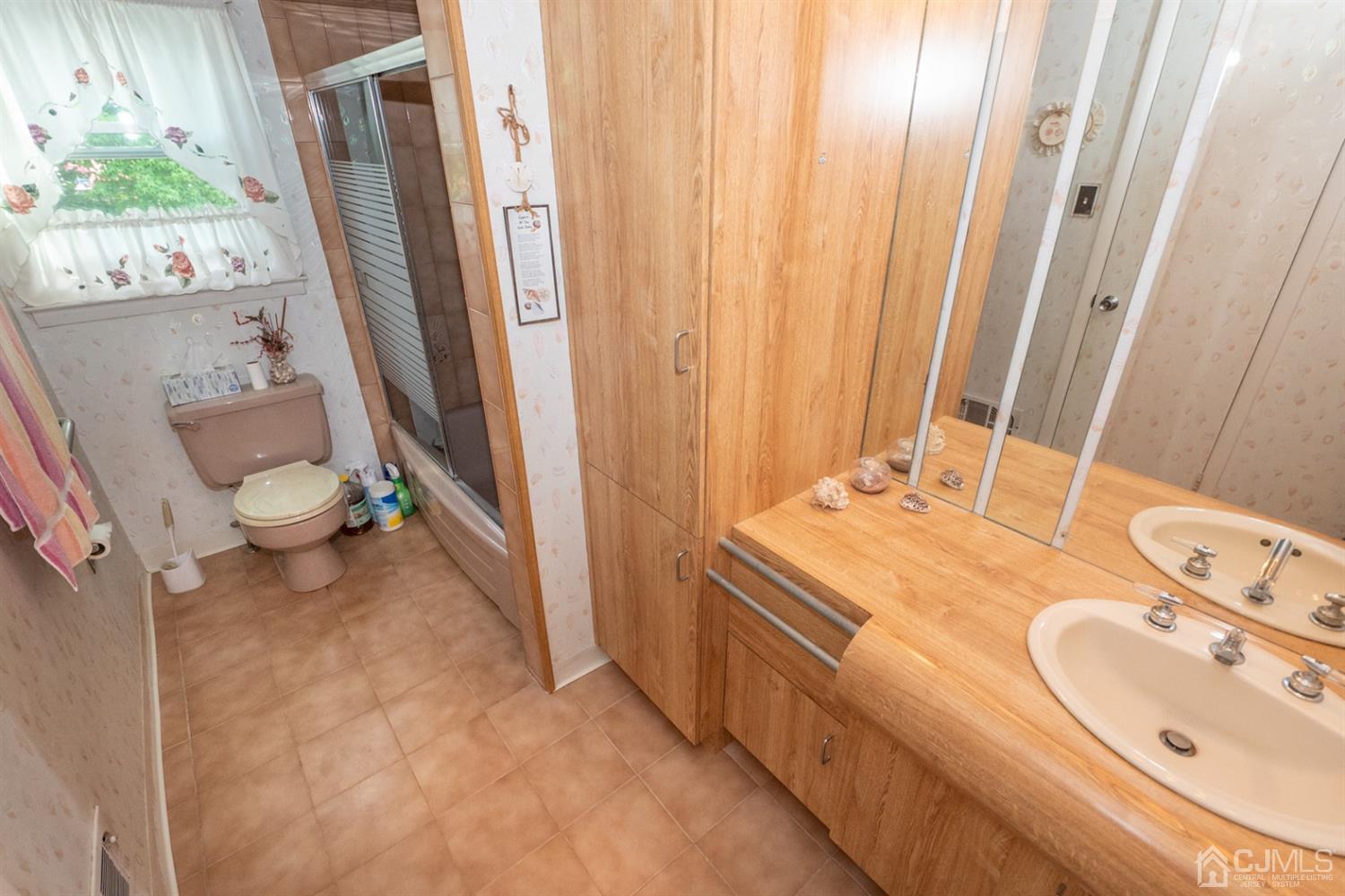 802 Curie Road North Brunswick, NJ 08902 - Photo 23 of 34