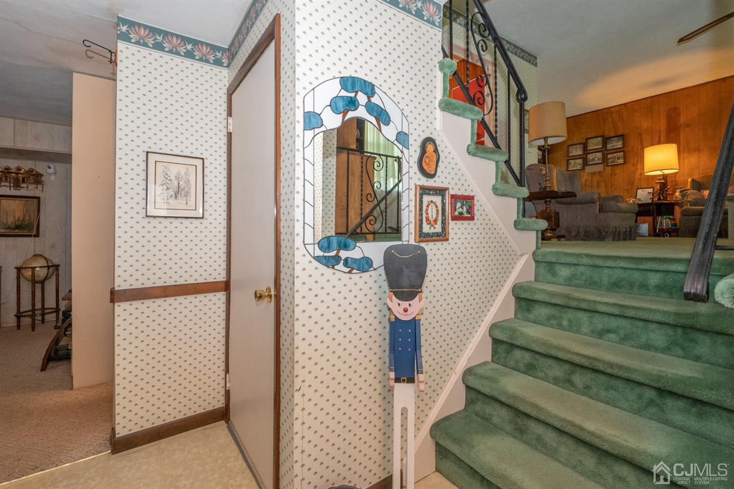 802 Curie Road North Brunswick, NJ 08902 - Photo 4 of 34