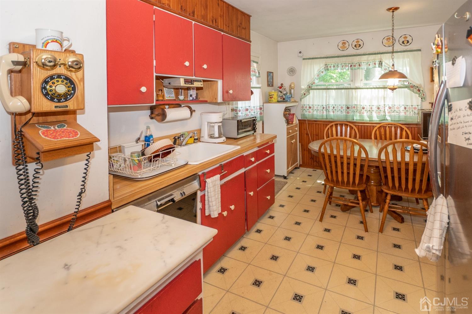 802 Curie Road North Brunswick, NJ 08902 - Photo 9 of 34