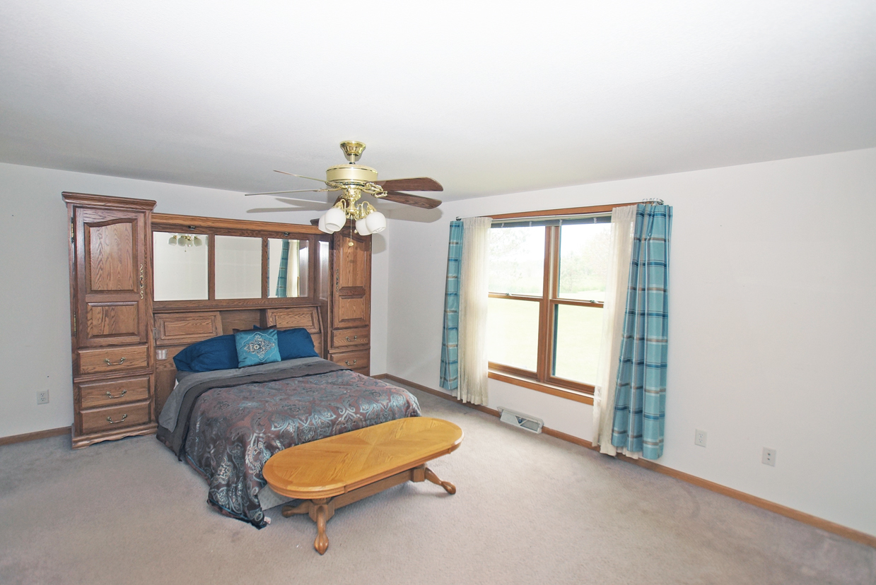 17604 Oak Grove Road Harvard, IL 60033 - Photo 7 of 21