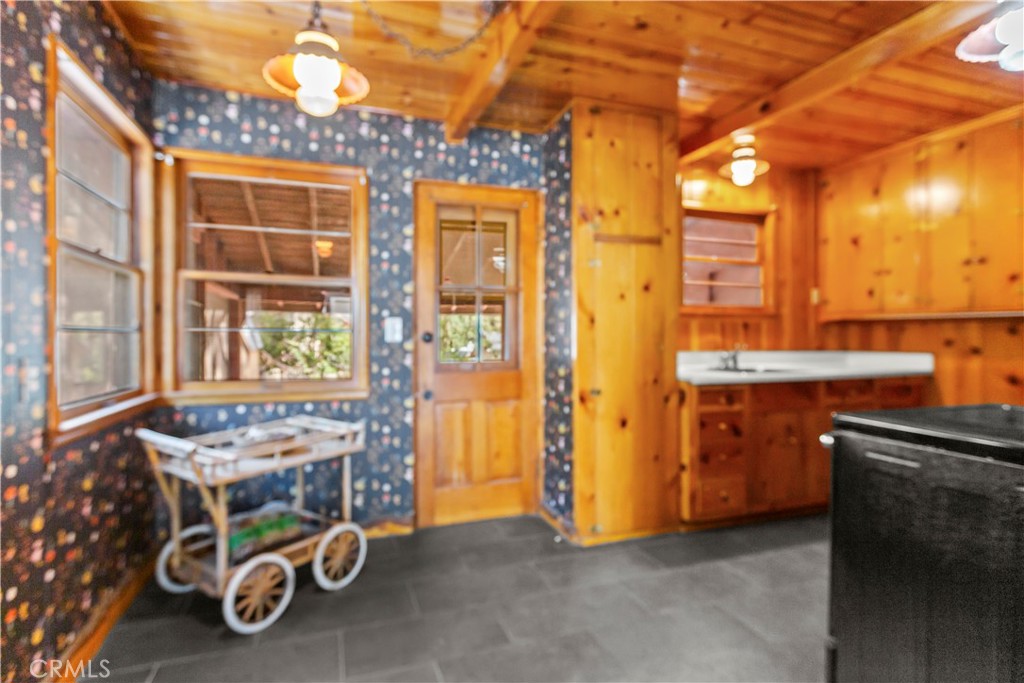 1852 Sparrow Road Wrightwood, CA 92397 - Photo 7 of 38 Gallery Image 7