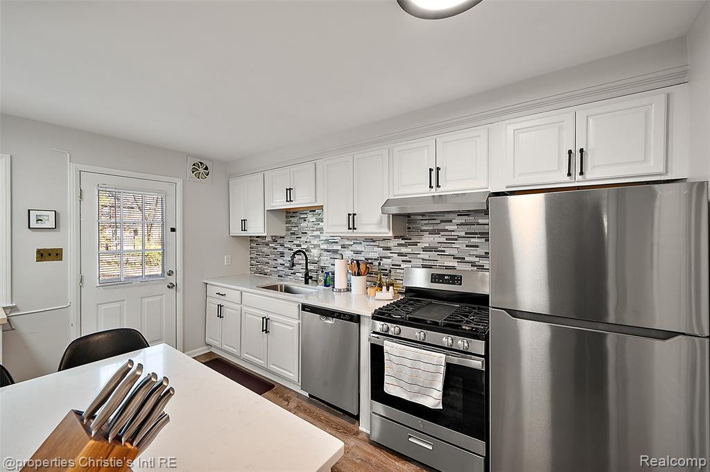 852 Harcourt Road Grosse Pointe, MI 48230 - Photo 19 of 48