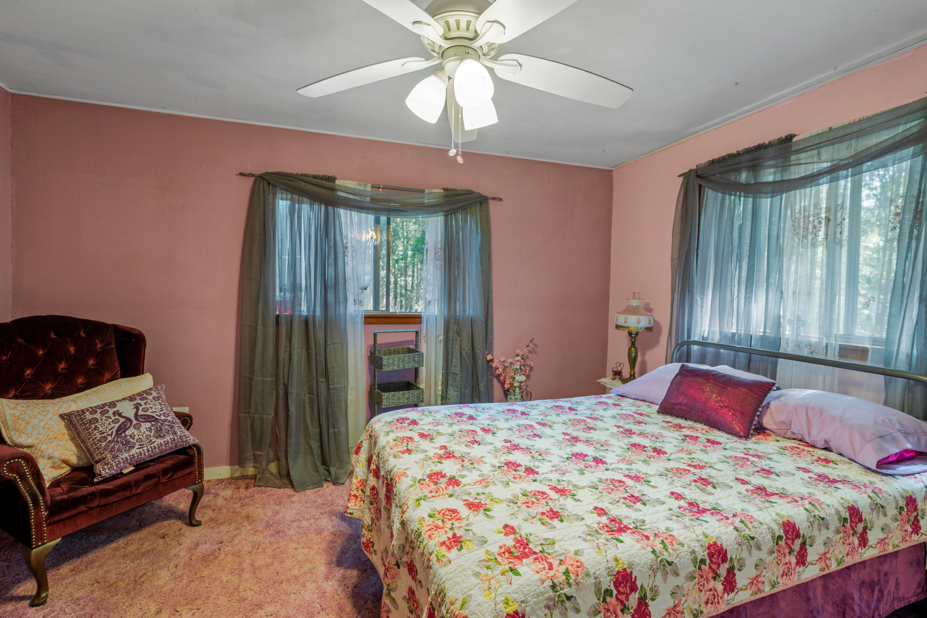 2681 Russell Road Grants Pass, OR 97526 - Photo 11 of 46 Main Home Bedroom 1