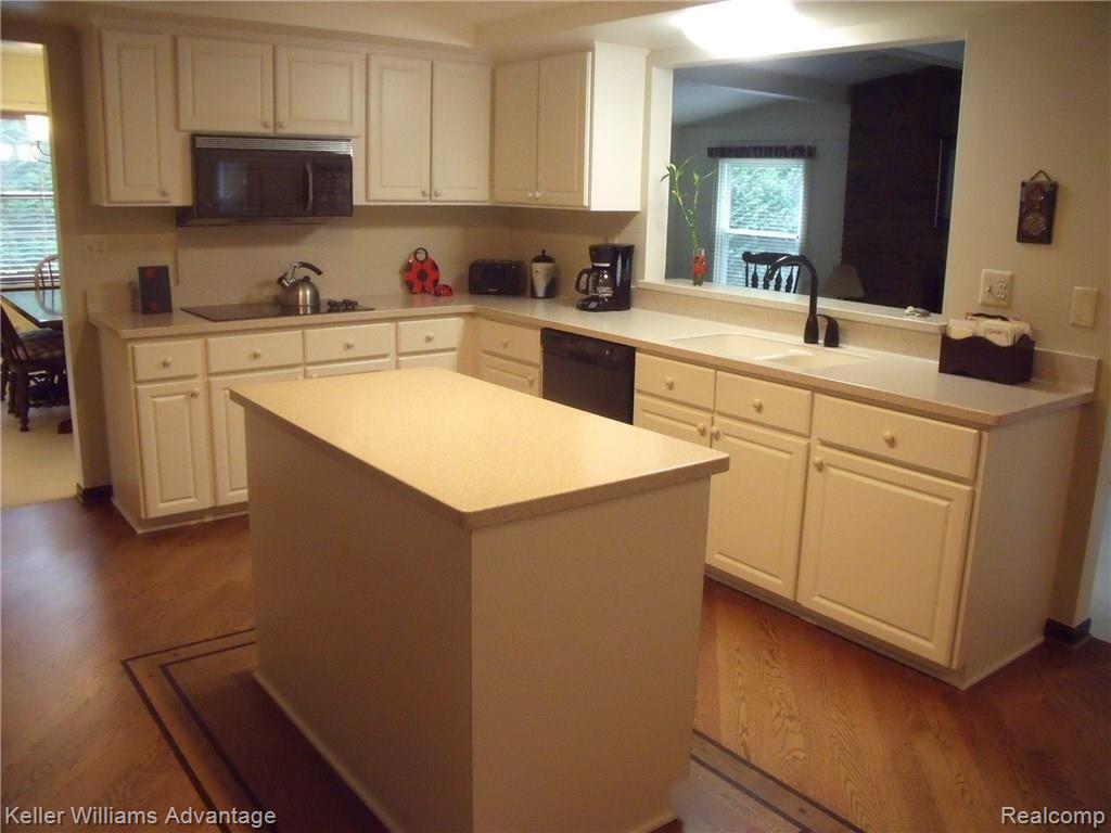 36941 Fox Run Farmington Hills, MI 48331 - Photo 13 of 49