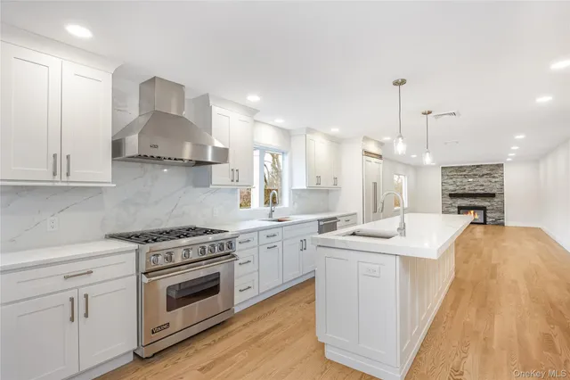 $2,999,999 | 20 Rolling Drive, Glen Head, NY 11545