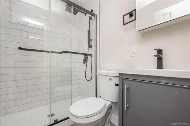 $2,999,999 | 20 Rolling Drive, Glen Head, NY 11545